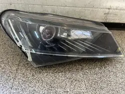 Rechtes Frontscheinwerfer Bi Xenon Skoda Superb III