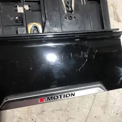 OEM 3G1863284 Främre tunnelaskkopp för VW Passat B8