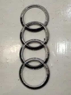 Emblema do porta-malas Audi A4 B9 Sedan 8W5853742