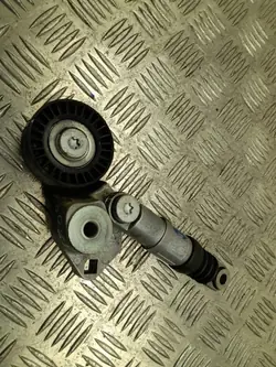 Mazda CX-30 VV-remmikiristin OEM HF0115980
