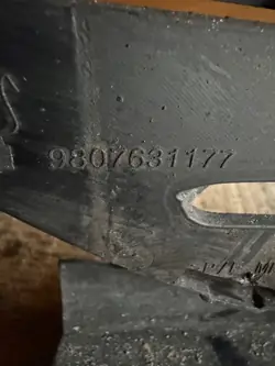 Grelha inferior do pára-choques dianteiro OEM 9807631177 Peugeot 508