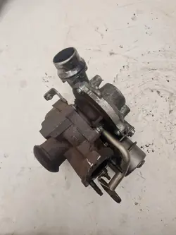 Turboahtaja 114825H821162190 Renault Nissan Mercedes