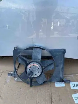 Etupuskuri OPEL TIGRA 1.4L bensiini 1997