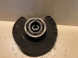 Mercedes-Benz GL X166 Taka-akselinpyörännavan OEM A1663570205