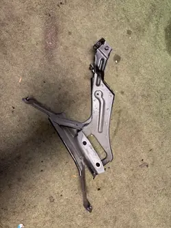 Support d'aile avant gauche AUDI A6 C8 4K0821131