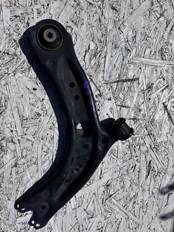 Braccio di controllo anteriore destro Q2 81A407152F