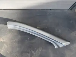 Pilar de teto dianteiro direito OEM SUZUKI VITARA III
