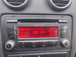 Audi Concert Radio OEM 8P0035186AB voor A3 8P