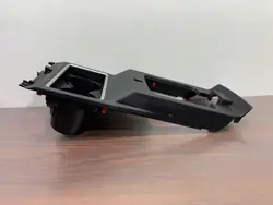 Mitsubishi Outlander IV dryckeshållare OEM 8011C679ZZ