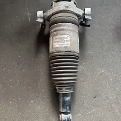 Porsche Cayenne Taka-ilmajousitusiskun OEM 7P5616020AS
