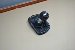 Pomo de cambio Audi S3 8L con faldón OEM 8L0863279A