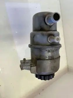 Dodge ohjausvahvistimen säiliö OEM 05105338AB