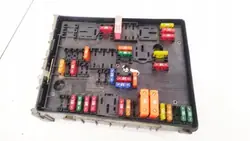 Caixa de fusíveis Volkswagen Caddy 2005 2.0L 1K0937820