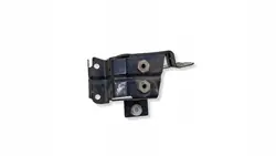 Lokasuojan kiinnike FK7216E12 Land Rover Discovery Sportille