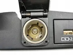 Zigarettenanzünder USB-Abdeckung OEM OYT26629 für Corolla
