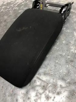 Käytetty samettikäsinoja OEM APU27004 VW Golf VI