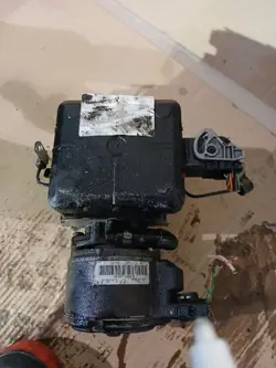 Pompe de suspension Citroen C5 I OEM 9636713880