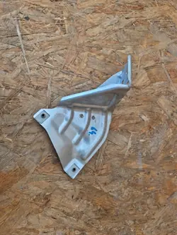 Suporte de para-lama dianteiro direito OEM 052444756 Opel Mokka X