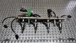 Kraftstoffrail Einspritzdüsen Audi A4 A5 A6 1.8 2.0 TFSI 06K133317C