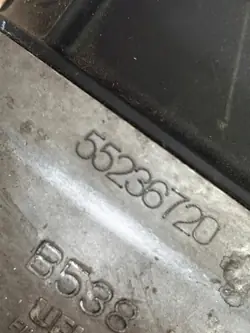 Öljynsuodattimen kiinnike Lancia Delta 1995
