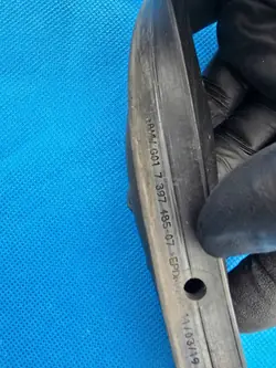 Begagnad främre motorlockspackning OEM QUA7718