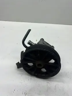 Volvo 2.4 D5 ohjauspumppu OEM 7611332112