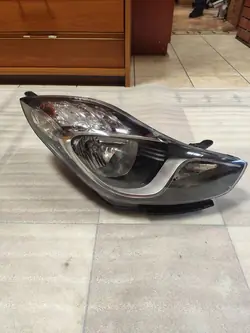Faros derecho Hyundai IX20 2010-2019 OEM 921021K000