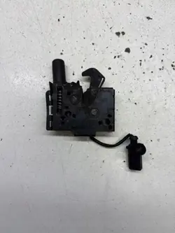 Cerradura del capó OEM 3V0823509B para Skoda Superb III