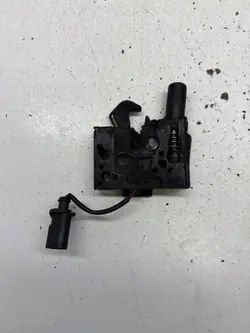 Motorhuvelås OEM 3V0823509B för Skoda Superb III