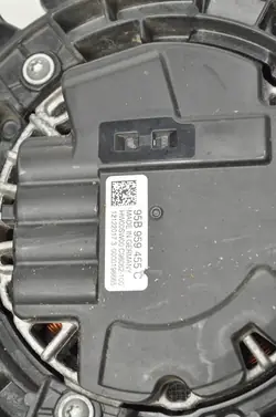 Porsche Macan 3.0 D Kylarrubrik 95B121207A