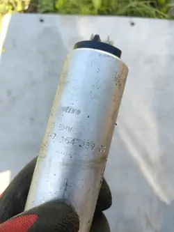 Polttoainepumppu BMW X5 E70 X6 E71 E72 3.0d 3.5d 4.0d OEM 7164359