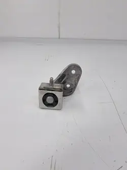 BMW X7 G07 Pakoputken kiinnike OEM 8683822