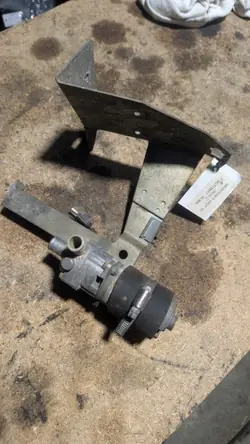 Pompe à eau Mercedes W107 OEM 107830131 - Occasion