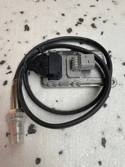 Capteur NOx Mercedes Benz OEM A0101531728 - Vitesco