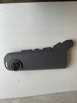 Couvercle en plastique console droite PEUGEOT PARTNER 2014