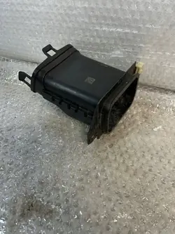 OEM 9883897 Toma de aire refrigeración freno izquierda delantera BMW 5