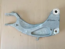 Etuoikea iskunvaimenninpidike OEM 4M0413038N Audi Q5