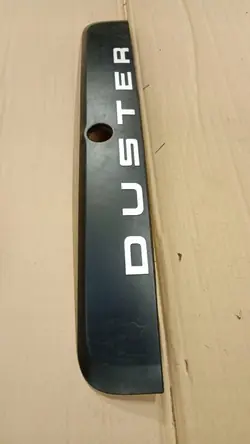 OEM 848100019R Dacia Duster Tira Maletero Trasero