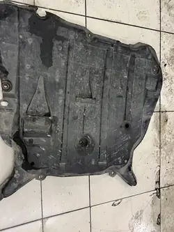 Sous-bâche moteur d'occasion OEM 30680969 pour Volvo XC90