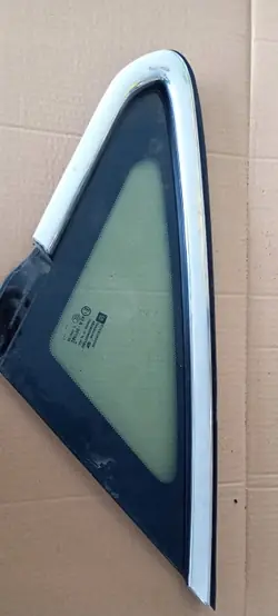 Linkes vorderes Dreieckglas OEM 18330970734 Opel Astra J
