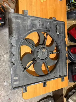Ventilateur de radiateur d'occasion OEM 2259500000 Mercedes Vito