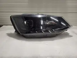 Farol direito Skoda Fabia III 6V1941016A