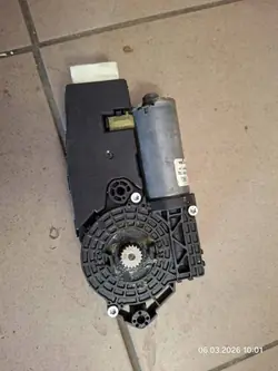 Moteur de toit Mercedes A1769003304 pour CLA GLA