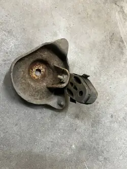 Soporte de viga silenciador OEM 33316798811 para BMW Serie 5/6/7