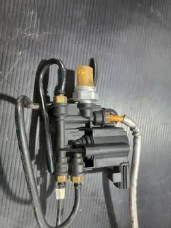 Válvula suspensão pneumática RVH000045 Range Rover Sport L320