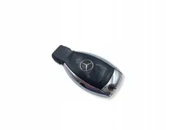 Llave Mercedes OEM UHP2255 - 2 Botones Plata Pez