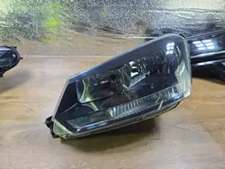 LÂMPADA DIANTEIRA ESQUERDA SKODA YETI 5L1941015D