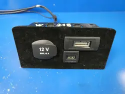 Prise USB/AUX/12V Mercedes-Benz OE pour CLS W218