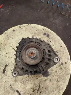 Audi A6 C5 Alternaattori OE 06C903016A