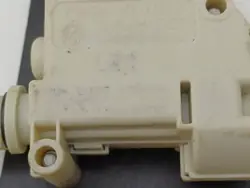 Actionneur de verrou de coffre Opel Meriva A 13199007